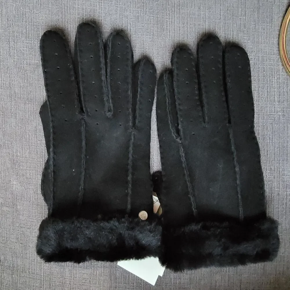 UGG Classic Perforated Genuine Dyed Shearling Gloves Black NEW w tag Size Small
